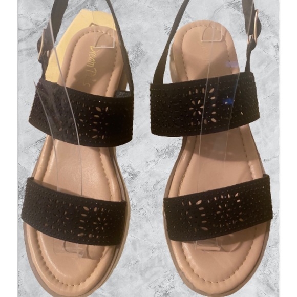 Dream Paris Shoes - Dream Paris Low Wedge Black Buckled Open Toe
Sz 8.5